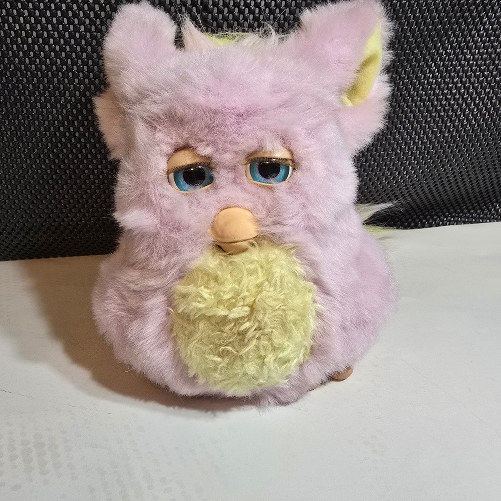 Tiger Electronics 2006 Furby Emoto-tronic Pink Yellow Violet  WORKING RARE